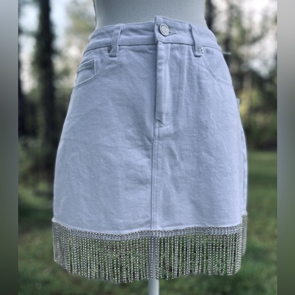 BLANK NYC Denim Rhinestone White Skirt. Size 26 - Picture 6 of 16